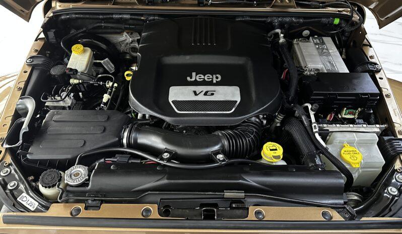 
								2015 Jeep Wrangler Sahara 3.6 V6 A/T 2Dr full									